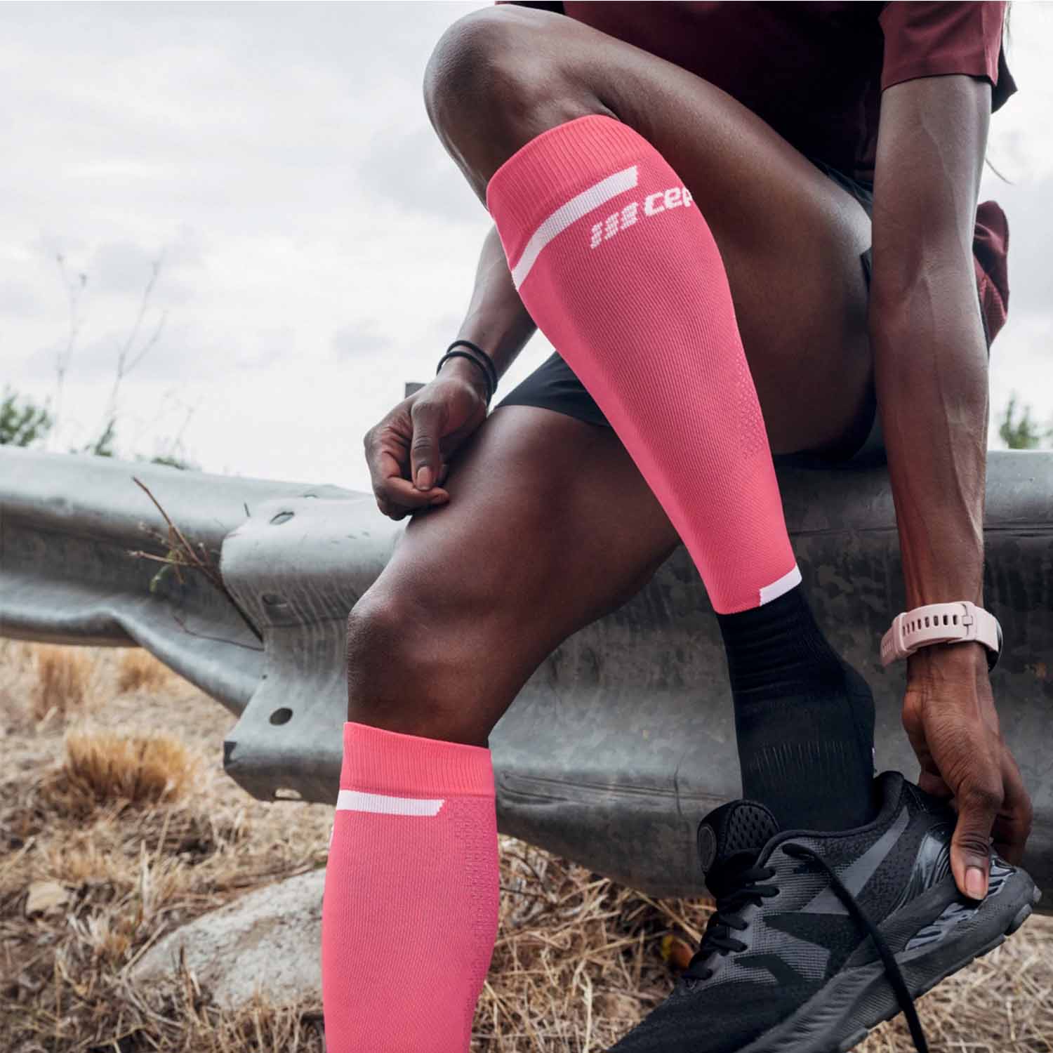 CEP Women's The Run Mid Cut Compression Socks 4.0 Pink Black